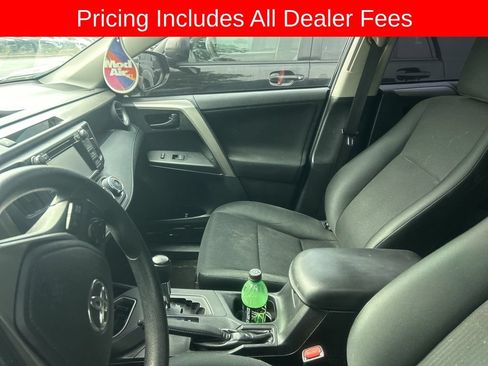 Used 2018 Toyota RAV4 LE FWD image 9