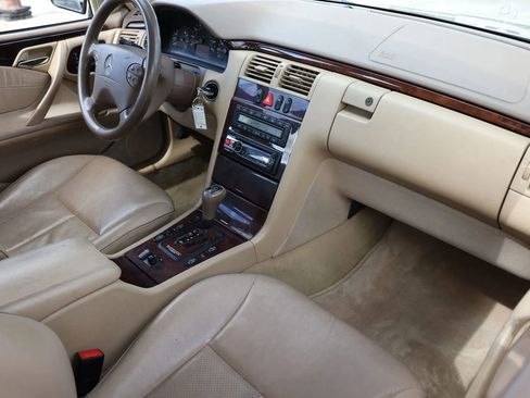Used 2000 Mercedes-Benz E 320 4MATIC Sedan image 18