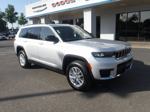 New 2025 Jeep Grand Cherokee L Laredo w/ Trailer Tow Package image 2