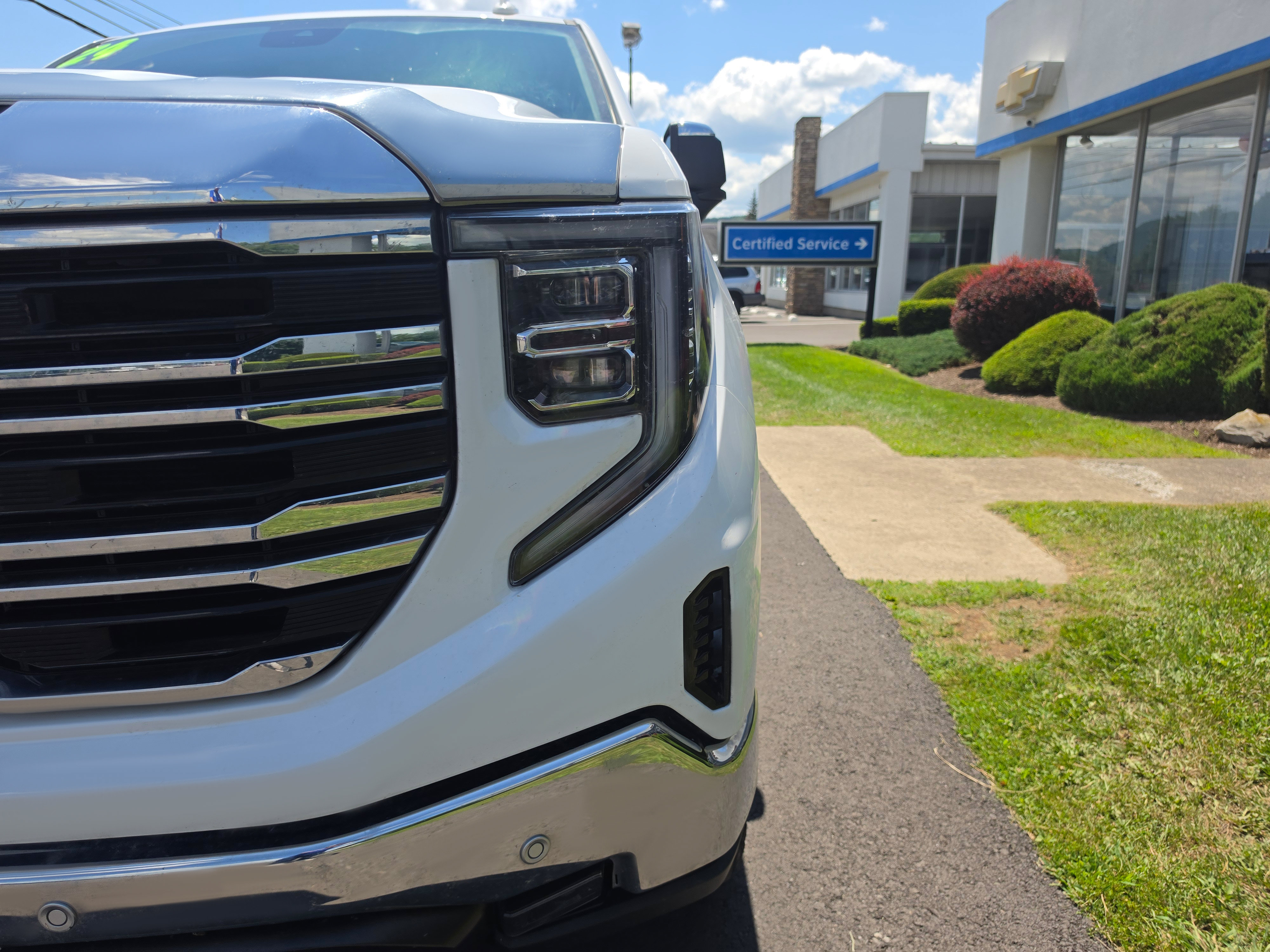 Used 2024 GMC Sierra 1500 SLT w/ SLT Premium Plus Package AWD/4WD image 10