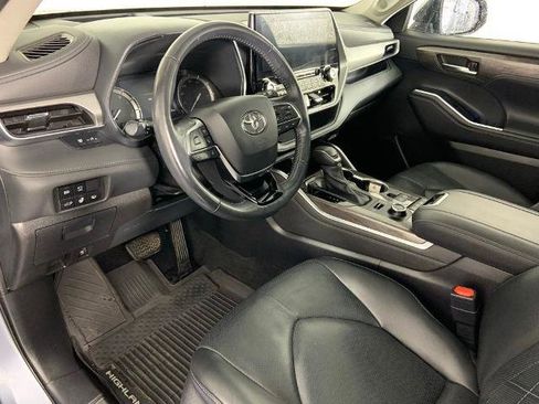 Used 2020 Toyota Highlander Platinum AWD/4WD image 25