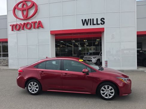 Used 2025 Toyota Corolla LE FWD image 1