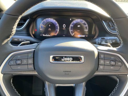 New 2025 Jeep Grand Cherokee Laredo image 14