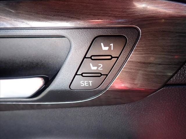 Certified 2021 Toyota Highlander Platinum AWD/4WD image 17