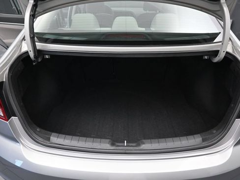Used 2020 Hyundai Elantra SE FWD image 24