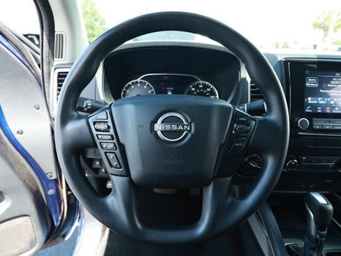 Used 2022 Nissan Frontier SV AWD/4WD image 11