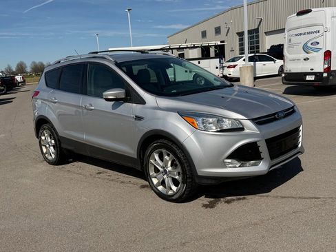 Used 2016 Ford Escape Titanium image 2