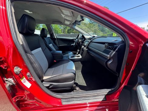 Used 2014 Toyota Camry SE FWD image 11