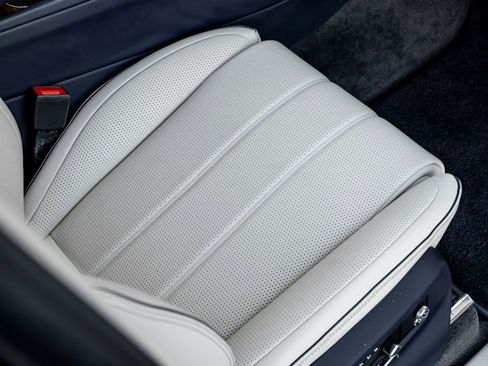 Used 2023 Bentley Bentayga AWD/4WD image 32