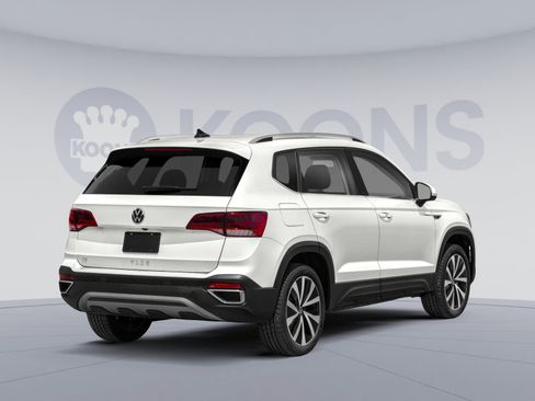 Used 2024 Volkswagen Taos SE FWD image 2