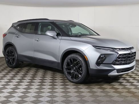 Used 2024 Chevrolet Blazer LT w/ Convenience Package FWD image 2