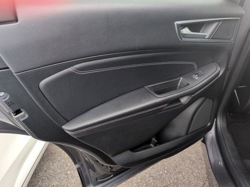 Used 2022 Ford Edge Titanium image 32