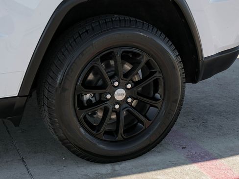 Used 2015 Jeep Grand Cherokee Limited w/ Luxury Group II image 54