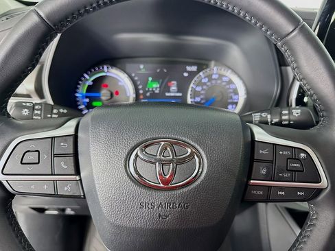 Used 2023 Toyota Highlander LE image 16