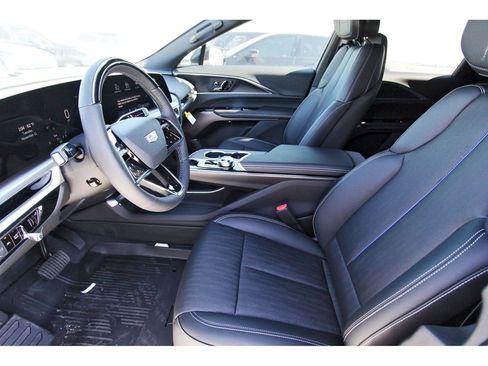 New 2026 Cadillac Lyriq Luxury image 6