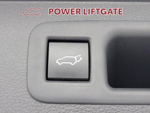 Used 2022 Toyota Highlander XLE AWD/4WD image 30