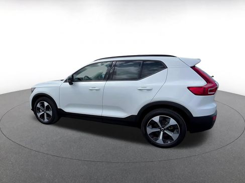 Used 2024 Volvo XC40 B5 Core AWD/4WD image 10