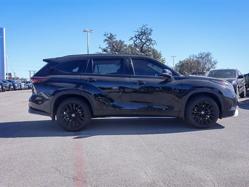 Used 2024 Toyota Highlander XSE image 4