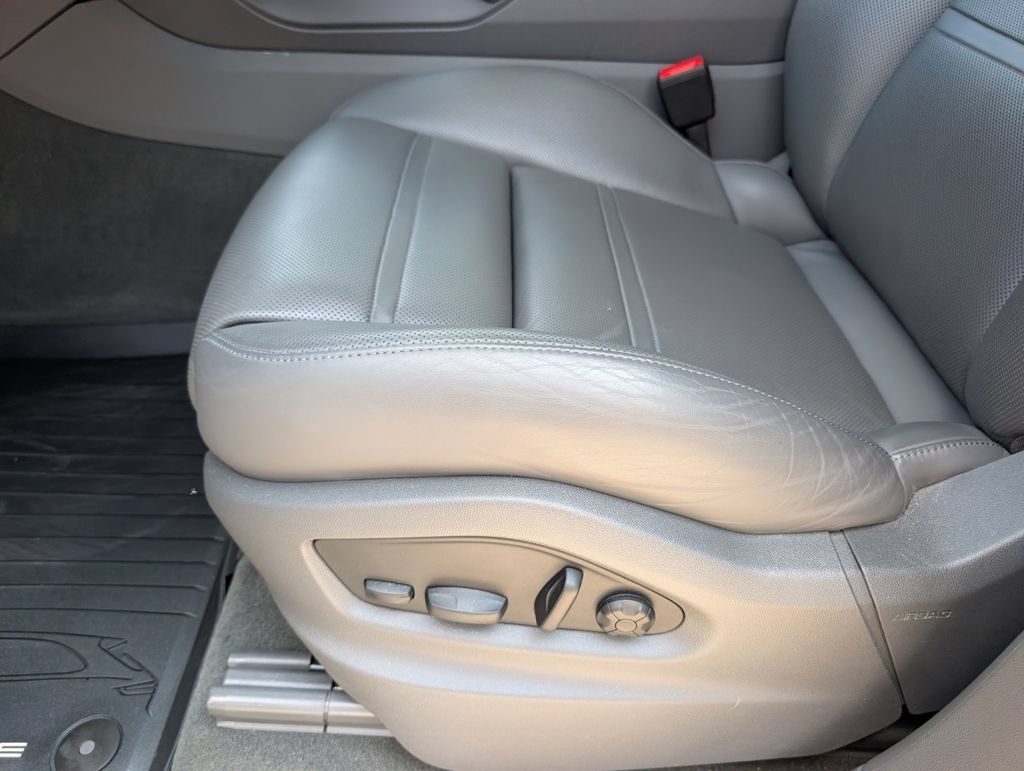 Certified 2022 Porsche Cayenne Coupe AWD/4WD image 22