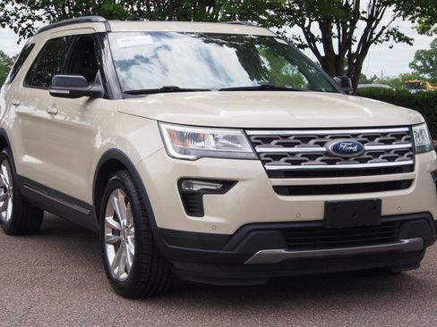 Certified 2018 Ford Explorer XLT w/ Equipment Group 202A FWD image 1