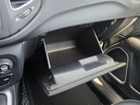 Used 2019 Jeep Compass Latitude w/ Safety & Security Group FWD image 24
