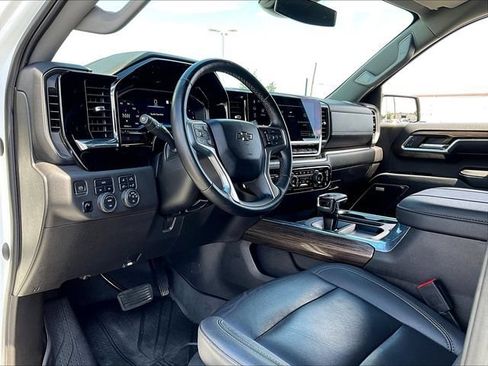 Used 2023 Chevrolet Silverado 1500 RST w/ Redline Edition AWD/4WD image 8