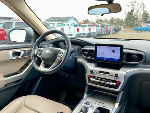 Used 2023 Ford Explorer XLT w/ Equipment Group 202A image 35