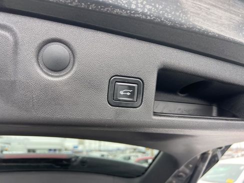 Used 2021 Chevrolet Equinox LT image 25