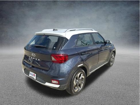 Used 2024 Hyundai Venue Limited FWD image 10