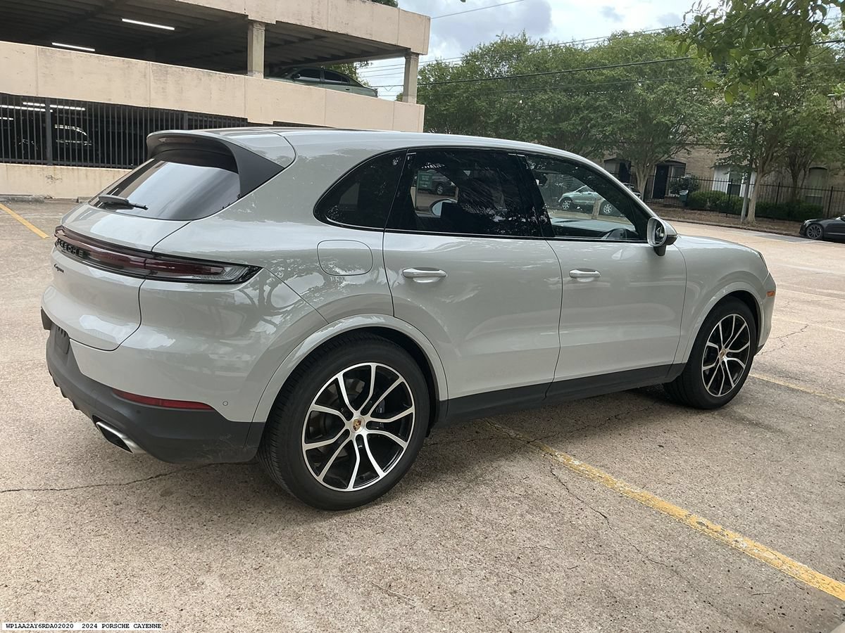 Used 2024 Porsche Cayenne AWD/4WD image 5