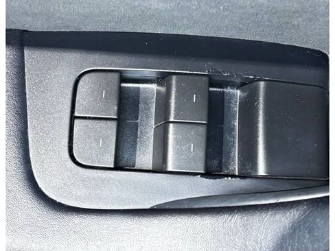 Used 2023 Tesla Model 3 Standard Range image 34