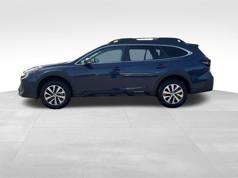 Used 2025 Subaru Outback Premium AWD/4WD image 32