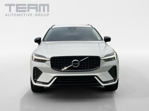 Used 2024 Volvo XC60 B5 Core w/ Protection Package Premier AWD/4WD image 2