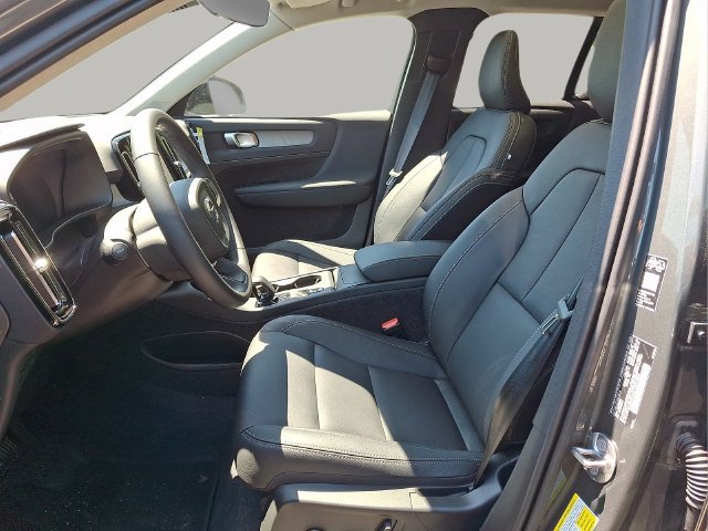 New 2026 Volvo XC40 B5 Core w/ Climate Package AWD/4WD image 8