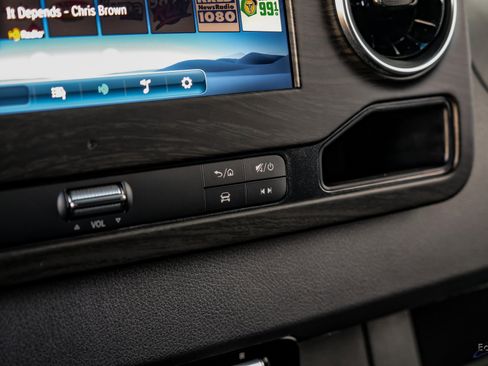 Used 2025 Mercedes-Benz Sprinter 3500 image 56