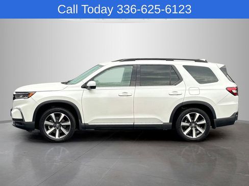 Used 2023 Honda Pilot Touring image 4