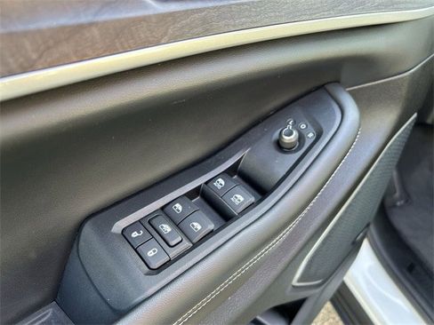 Used 2023 Jeep Grand Cherokee 4WD 4xe w/ Luxury Tech Group II image 16