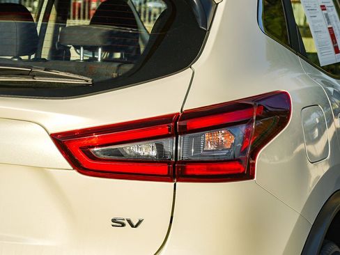 Used 2021 Nissan Rogue Sport SV FWD image 8