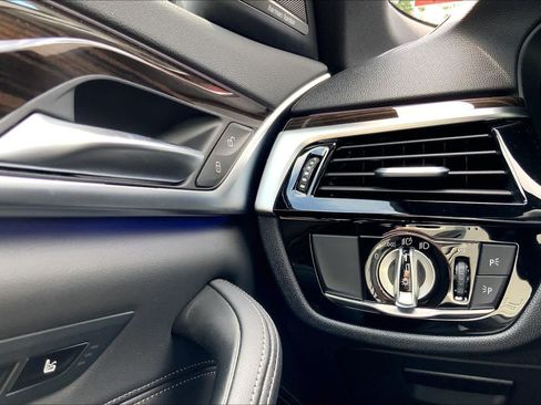 Used 2022 BMW 540i xDrive w/ M Sport Package AWD/4WD image 34
