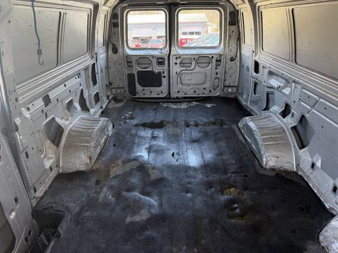 Used 2003 Ford E-250 and Econoline 250 Extended RWD image 18