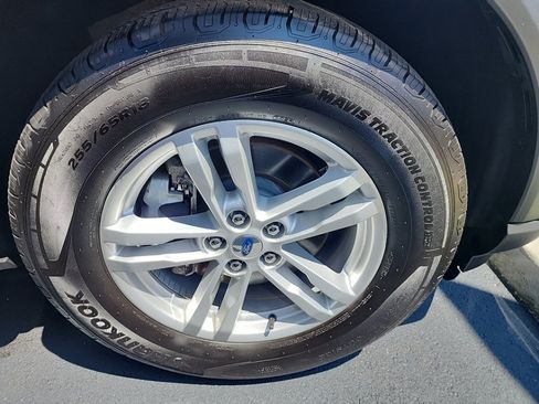 Used 2021 Ford Explorer XLT AWD/4WD image 12