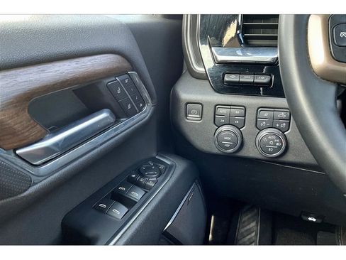 Used 2024 Chevrolet Silverado 3500 High Country w/ High Country Premium Package AWD/4WD image 17