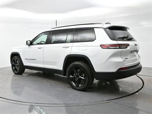 Used 2023 Jeep Grand Cherokee L Laredo image 5