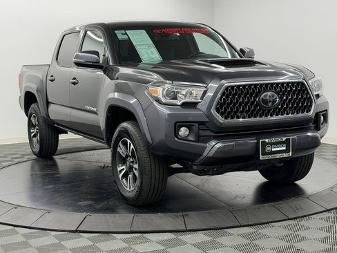 Used 2018 Toyota Tacoma TRD Sport w/ Technology Package RWD image 8
