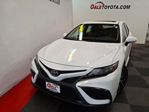 Used 2023 Toyota Camry SE AWD/4WD image 3