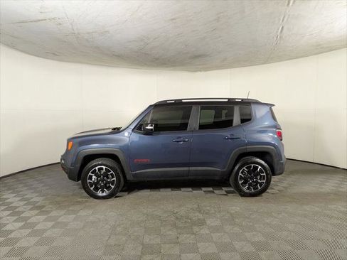 Certified 2023 Jeep Renegade Trailhawk w/ Trailhawk Elite Group AWD/4WD image 3
