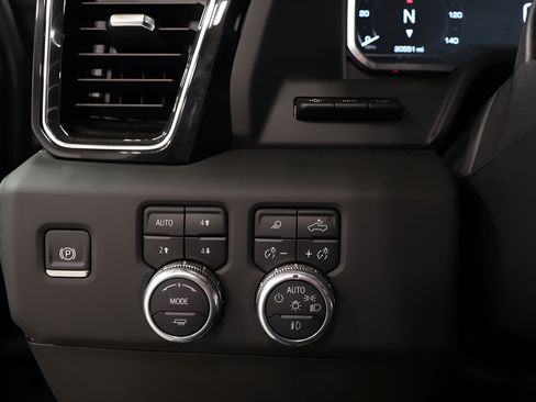 Used 2025 GMC Sierra 2500 Denali w/ Denali Reserve Package AWD/4WD image 19