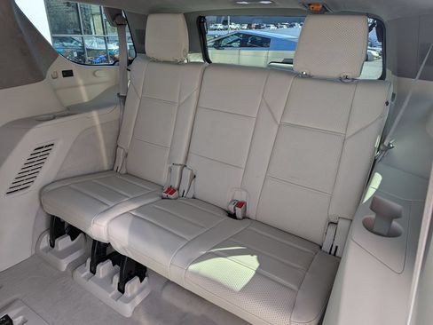 Used 2022 Cadillac Escalade Premium Luxury Platinum AWD/4WD image 44