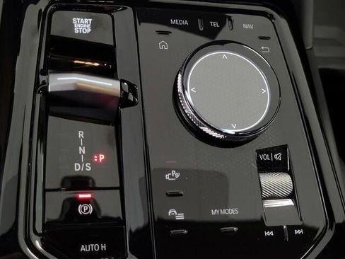 Certified 2025 BMW 530i image 17