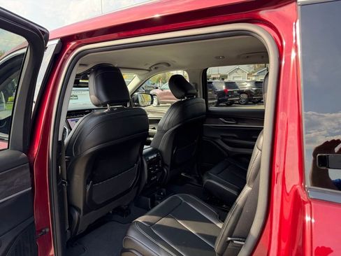 Used 2023 Jeep Grand Cherokee L Limited AWD/4WD image 13